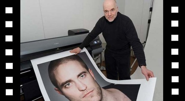 Gerhard Kassner con il suo ritratto di Robert Patterson ph Dirk Michael Deckbar