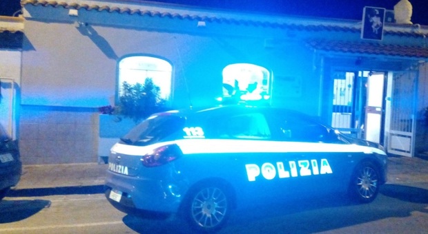 Napoli, arrestato spacciatore: vendeva droga davanti al suo palazzo