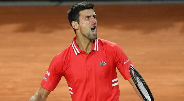 Djokovic agli Internazionali di Roma da no-vax? Scontro Vezzali-Costa: «Le regole vanno rispettate»