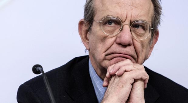 Il ministro Padoan rinuncia al viaggio a Bruxelles: diserta l'Eurogruppo