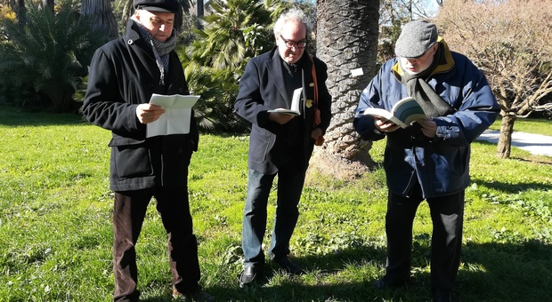 Poeti e scrittori "al verde": i versi si leggono in giardino e nel parco