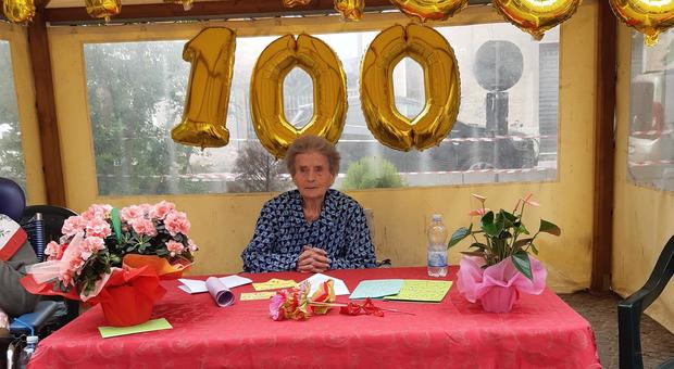 Gina compie 100 anni: sei figli e una vita piena d’amore