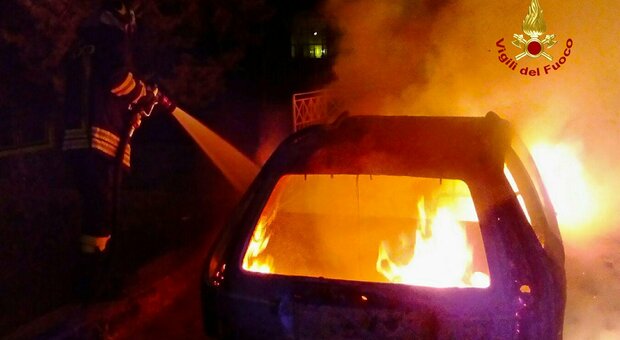 Contrada, a fuoco l'auto di un imprenditore: pista dolosa