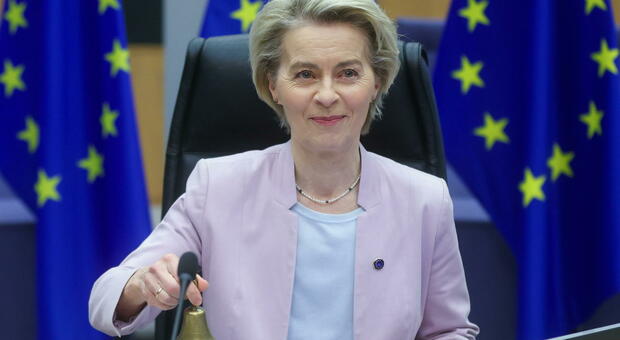 https://statics.cedscdn.it/photos/MED/26/25/8642625_07125122_von_der_leyen.jpg