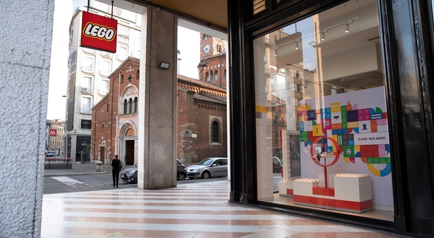 Lego San Babila, Black Friday gakattico: apertura notturna per il lancio di Lego Star Wars