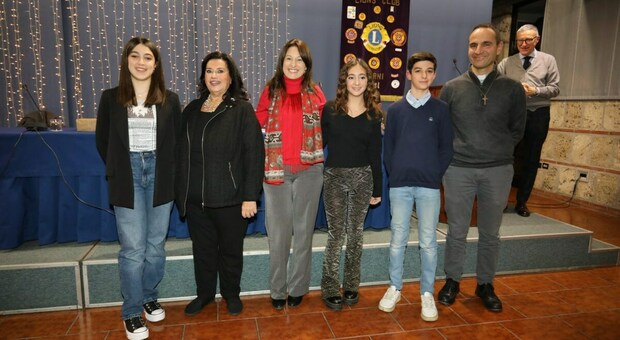 Lions Club Terni Host premia i tre studenti vincitori del concorso "Poster della pace", che promuove la cultura del rispetto