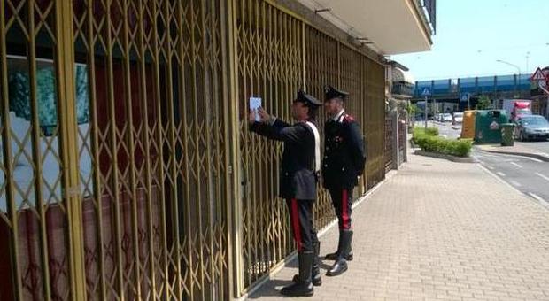 I carabinieri mettono i sigilli al beauty center cinese