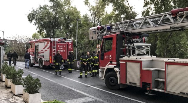 Incendio al "Villa San Pietro", una paziente: «La corsia era invasa dal fumo, tutti urlavano spaventati»