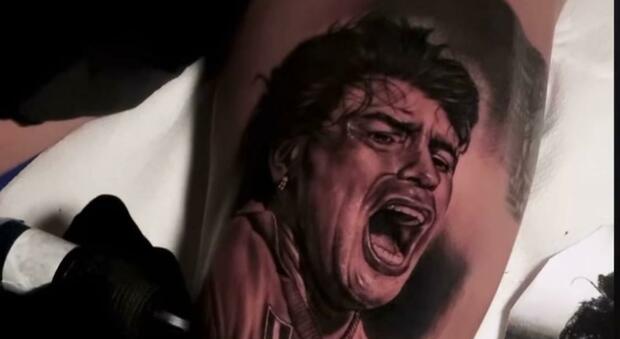 Insigne, tattoo per Maradona: l'urlo di Diego per sempre