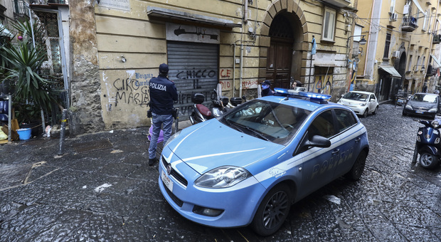Napoli, truffa dello pneumatico in zona Museo: arrestato 46enne