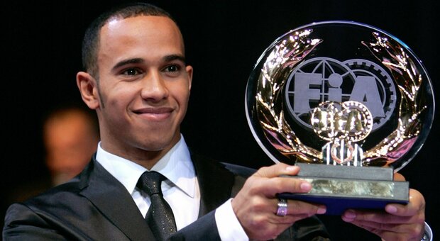 Lewis Hamilton da giovane ad una premiazione FIA