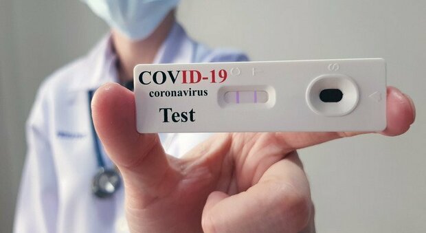 Covid, lo Spallanzani: con test saliva screening rapido difficile, meglio i tamponi