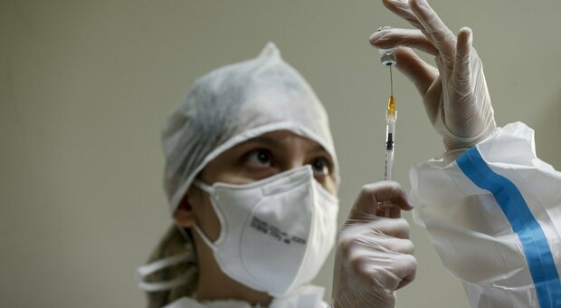 Coronavirus, vaccinati in 12mila: solo 300 sanitari hanno detto no
