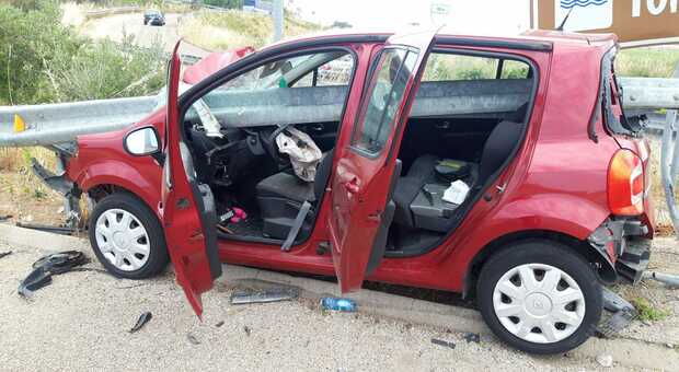 Tragedia in Tangenziale: auto infilzata dal guardrail, morte cerebrale per una studentessa di 28 anni