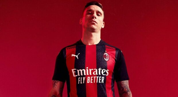 Il Milan presenta la nuova maglia: tra i testimonial c'è Ibrahimovic