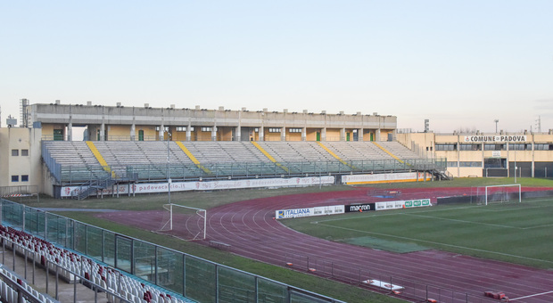 La curva nord dello stadio Euganeo