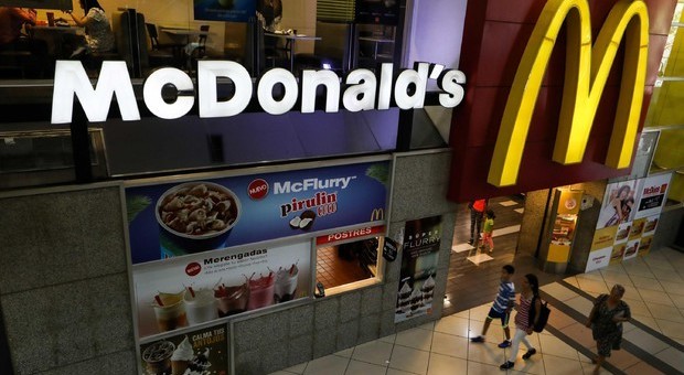 Impiegata di un Mc Donald's degli Stati Uniti accusata di aver manipolato un menu destinato a un poliziotto