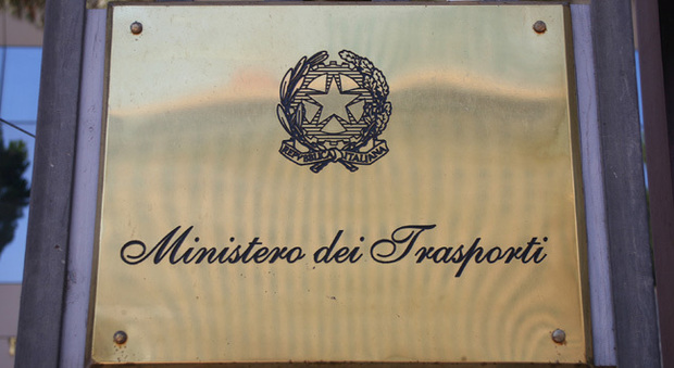 La targa del Ministero dei Trasporti