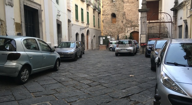 Salerno capitale del parcheggio selvaggio: ecco i furbetti della Ztl del centro storico