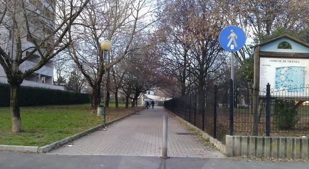 Il parco di via Adenauer dove è avvenuto il fatto