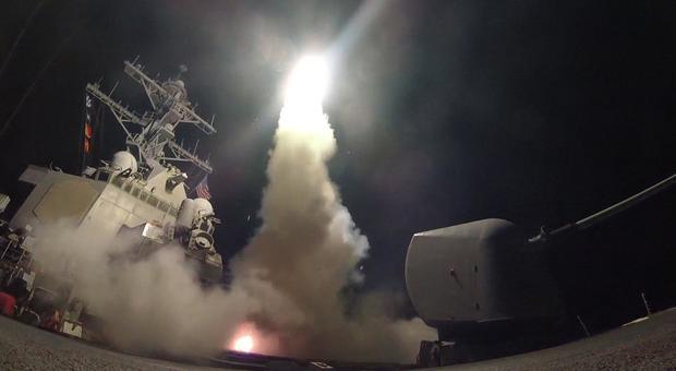 Siria, allerta per attacchi imminenti Trump ai russi: «Arrivano i missili» Ira di Mosca: «Li usi per i terroristi»