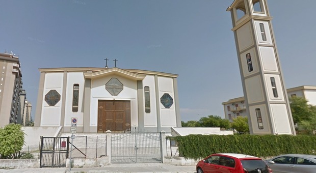 Palermo, parroco non lascia le chiavi al sagrestano: salta funerale di 33enne morto per un malore