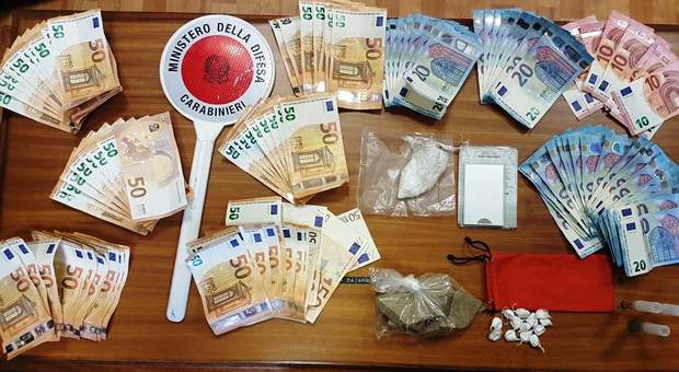 Droga "profumata" e 4mila euro in auto: arrestato 50enne sloveno