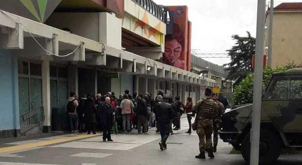 Metropolitana di Napoli, è allarme bomba: chiusa la stazione di Piscinola