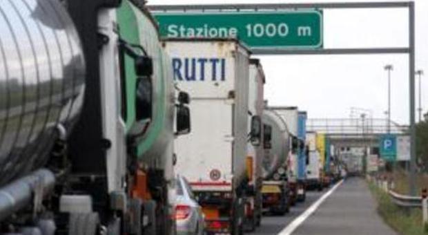 Guerra ai camionisti "portoghesi" recuperati pedaggi per 100mila euro