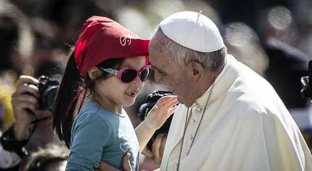 Vaticano, Papa Francesco: «Tre parole chiave per la famiglia: permesso, grazie, scusa»