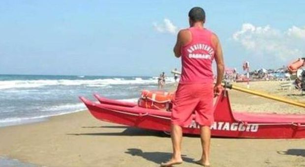 Malore in spiaggia dopo il bagno, muore imprenditore irpino