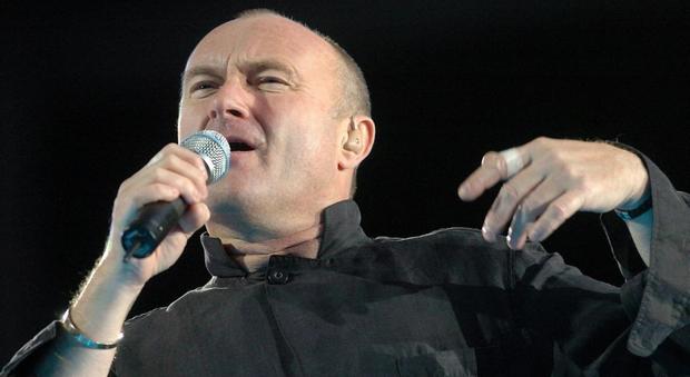 Phil Collins bloccato all'aeroporto di Rio de Janeiro: «Non ha il visto di lavoro»