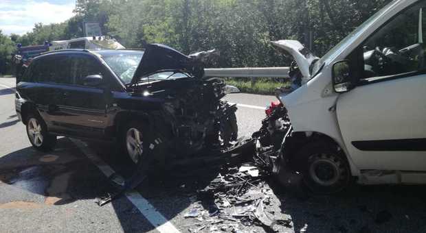 Il terribile incidente frontale sulla Pontebbana a Gemona del Friuli