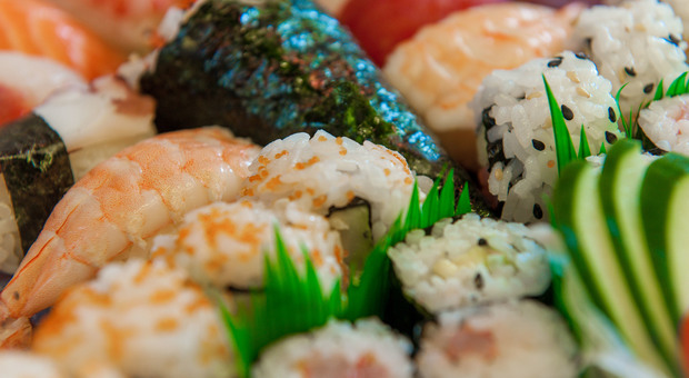 Allarme sushi: altre due persone colpite dal virus dell'insalata di alghe