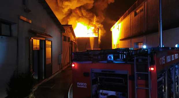 Castrocielo, incendio nel magazzino di "Mille Idee": indagini sulle cause
