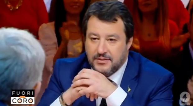 Salvini, per il pm è colpevole di sequestro di persona: «Rischio 15 anni di carcere, è una vergogna»