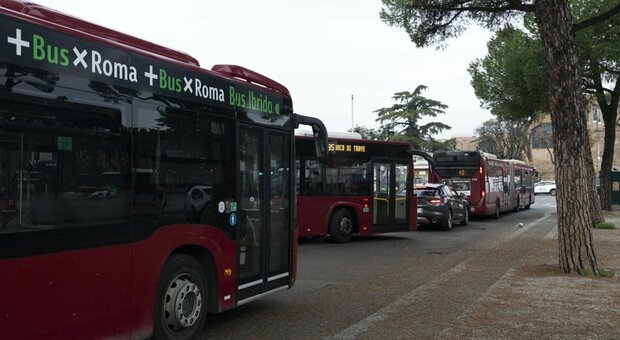 Sciopero trasporti venerdì 16 dicembre, a Roma fermi bus e metro: fasce orarie