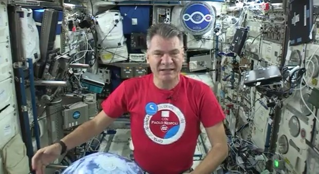 L'astronauta Paolo Nespoli dallo spazio: «Auguri a Città della Scienza»