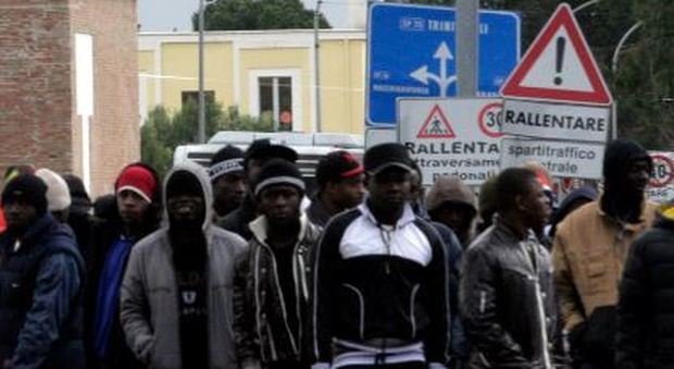 Foggia, il ministro Alfano: «Indagine sul centro di accoglienza per richiedenti asilo