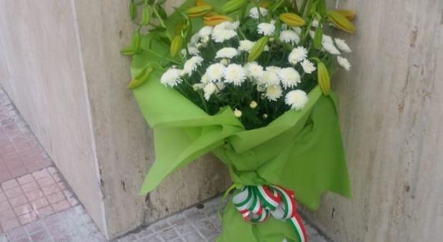 Sora, un mazzo di fiori davanti alla caserma per il carabiniere ucciso a Roma