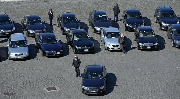 Auto blu, quelle 2.400 «macchine» fantasma: la stretta di Brunetta sui controlli