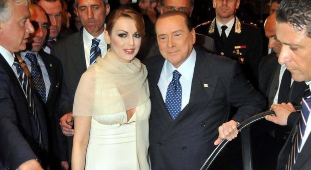 «Francesca Pascale resta ad Arcore», la segreteria di Silvio Berlusconi smentisce il trasloco