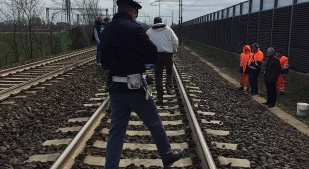 Cadavere di donna sui binari tra Pietrarsa e Portici: traffico ferroviario sospeso per due ore