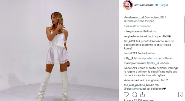 Alessia Marcuzzi e il sexy vestito-lingerie, ma i fan notano un particolare inquietante: «Fatti un controllo...»