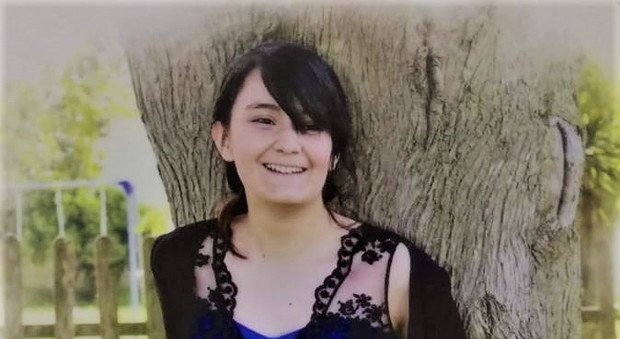 Latina, a 17 anni cade dal tetto e muore, i genitori donano gli organi: «Vogliamo che Angela continui a vivere»