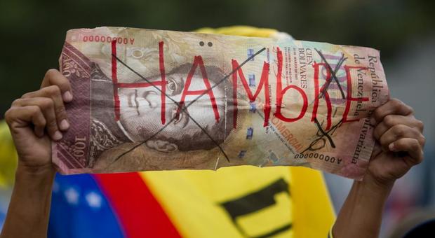 Venezuela, cronaca di un Paese distrutto: il salario mensile vale 2 dollari