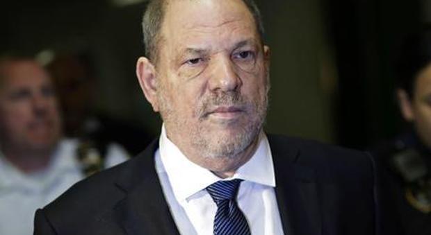 #metoo, Weinstein sta patteggiando per chiudere i casi di abuso, gli costerà 44 milioni di dollari