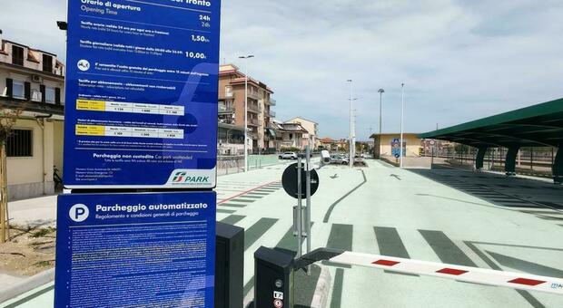 Pronto il parcheggio della stazione di San Benedetto: car sharing, 161 posti blu e i locker
