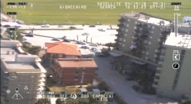 Porto Recanati, blitz all'Hotel House con l'elicottero: perquisizioni e denunce