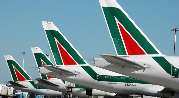 Alitalia, fumata grigia sulle prime offerte: deludenti le proposte di Lufthansa e EasyJet